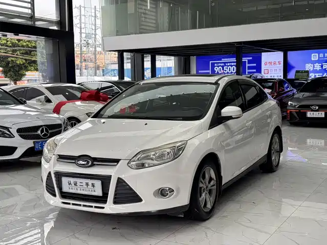 Ford Fox Focus 2012 Sedan 1.6l Automatic Comfort Type — фото