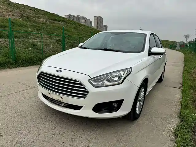 Ford Forrest Forex 2015 1.5l Automatic Comfort Model — фото