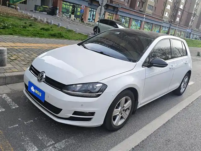 Volkswagen Golf Golf 2017 1.6l Automatic Comfort Million-Unit Commemorative Edition — фото