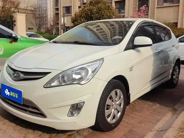 Hyundai Reina Reina 2011 Hatchback 1.4l Automatic Comfort Gs — фото