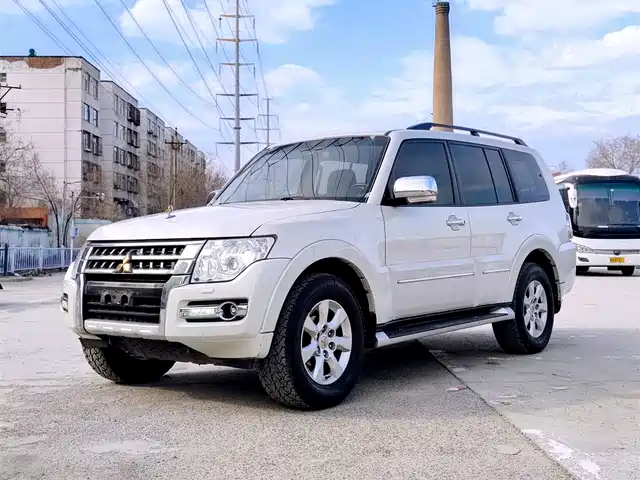 Mitsubishi Pajero (Imported) Pajero (Imported) 2020 Collector'S Edition 3.0l Automatic Premium Off-Road Edition — фото