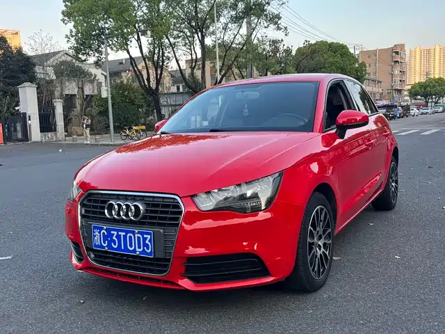 Audi Audi A1 Audi A1 2014 30 Tfsi Sportback Fashionable — фото