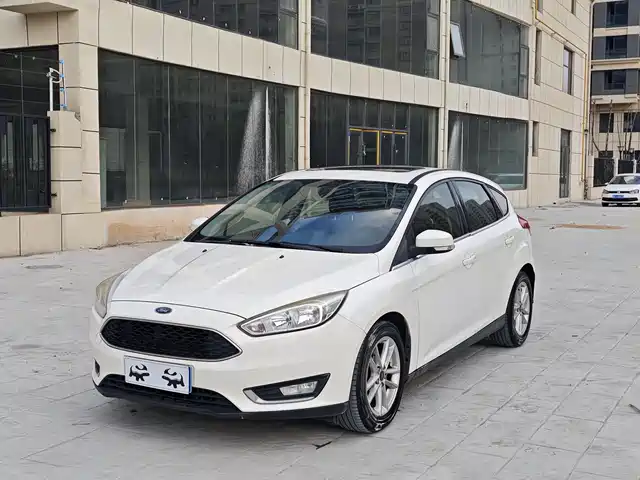 Ford Fox Focus 2015 Hatchback Ecoboost 180 Automatic Elite — фото