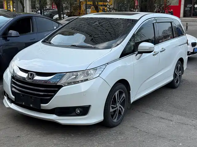 Honda Odyssey Odyssey 2015 Facelift 2.4l Luxury Version — фото