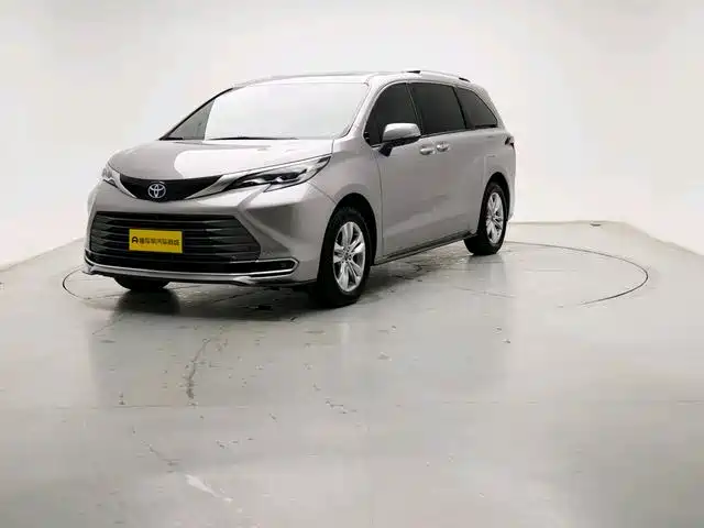 Toyota Sienna Sienna 2021 2.5l Hybrid Extreme Edition — фото