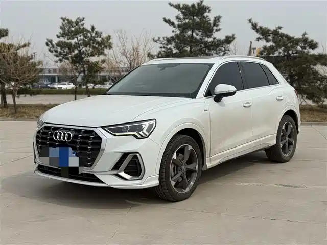 Audi Audi Q3 Audi Q3 2019 40 Tfsi Fashionable And Dynamic — фото