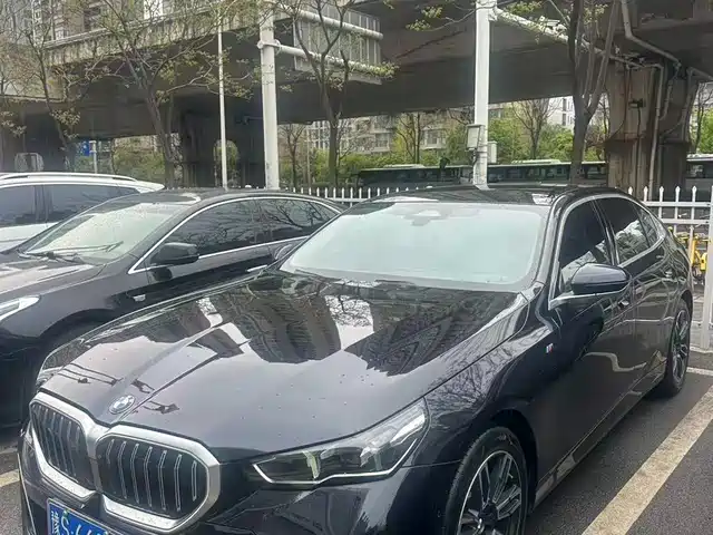 Bmw Bmw 5 Series Bmw 5 Series 2025 530li Leading M Sports Package — фото