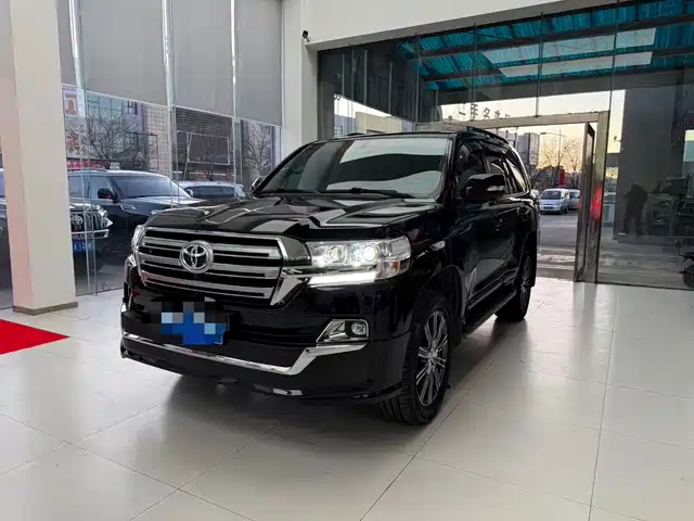 Toyota Land Cruiser (Imported) Land Cruiser (Imported) 2015 4.0l V6 Middle East Limited Edition — фото