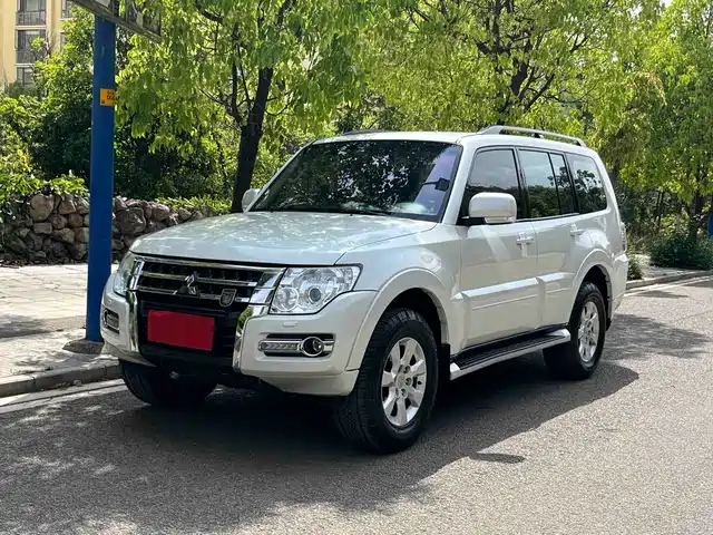 Mitsubishi Pajero (Imported) Pajero Imported 2019 3.0l Automatic Standard Version — фото