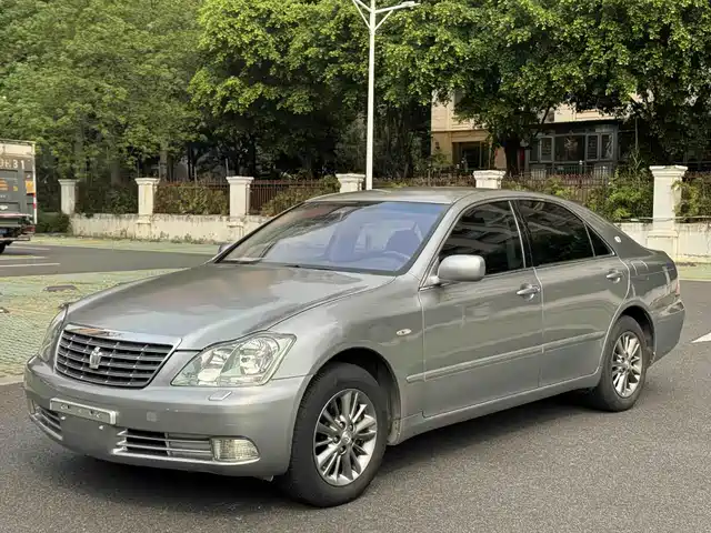 Toyota Crown Crown 2005 3.0l Royal E — фото