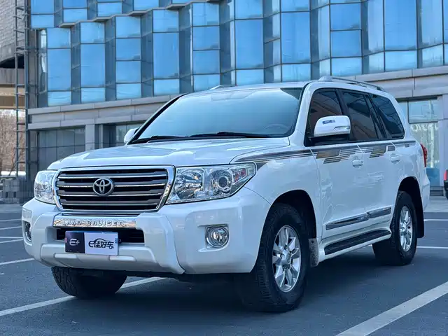Toyota Land Cruiser (Imported) Land Cruiser (Imported) 2015 4.0l V6 Middle East Limited Edition — фото