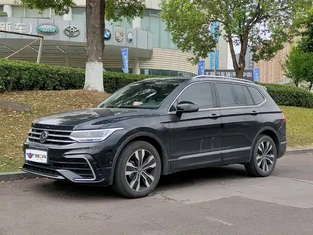 Volkswagen Tiguan L Tiguan L 2024 Outstanding Model 330tsi Automatic Two-Wheel Drive R-Line Longyao Edition — фото