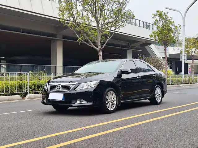 Toyota Camry — фото