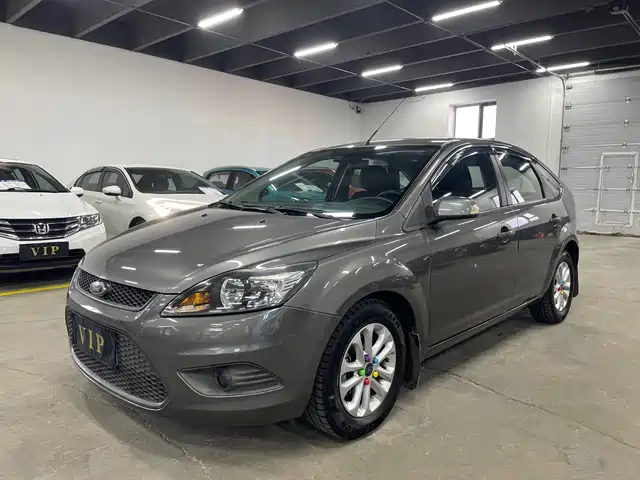 Ford Fox Focus 2013 Hatchback Classic 1.8l Automatic Basic Model — фото