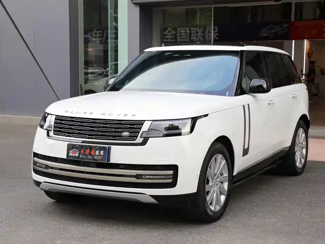 Land Rover Range Rover Range Rover 2023 3.0 L6 360ps Grand Edition — фото