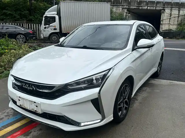 Dongfeng Fengshen Yixuan Yixuan 2020 230t Automatic Dazzling Version — фото