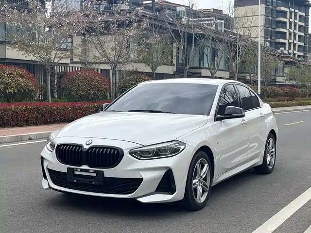 Bmw Bmw 1 Series Bmw 1 Series 2021 120i M Sports Night Edition — фото