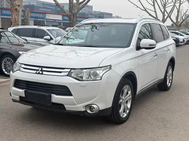 Mitsubishi Outlander (Imported) Outlander Imported 2014 2.4l Four-Wheel Drive Luxury Value Version, 7 Seats — фото