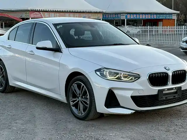 Bmw Bmw 1 Series Bmw 1 Series 2023 120i M Sports Night Edition — фото