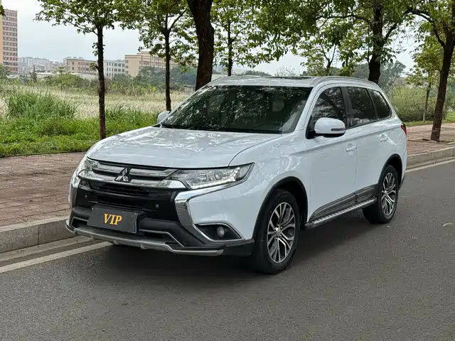 Mitsubishi Outlander Outlander 2018 2.0l 2wd Honor Edition 5 Seats — фото