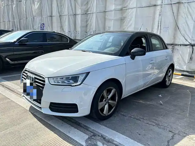 Audi Audi A1 Audi A1 2016 30 Tfsi Sportback Design Fashion Edition — фото