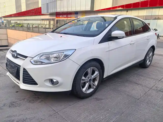 Ford Fox Focus 2012 Sedan 1.6l Manual Style — фото