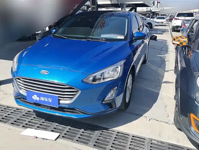 Ford Fox Focus 2019 Sedan Ecoboost 180 Automatic Neochaedge — фото