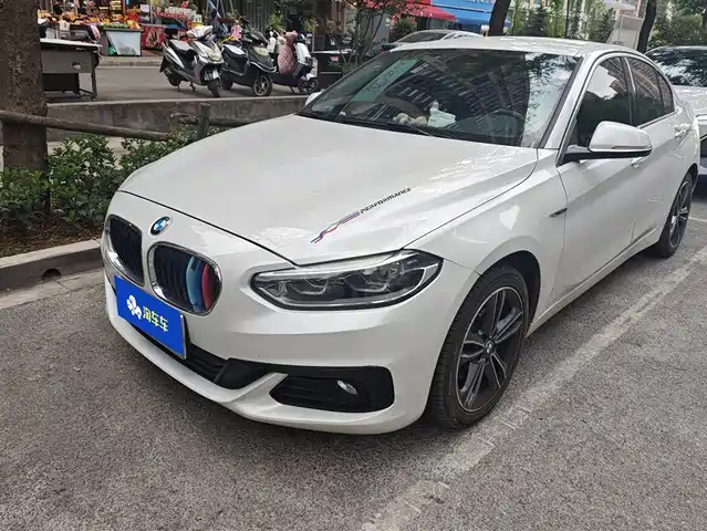Bmw Bmw 1 Series Bmw 1 Series 2019 118i Fashion Model — фото