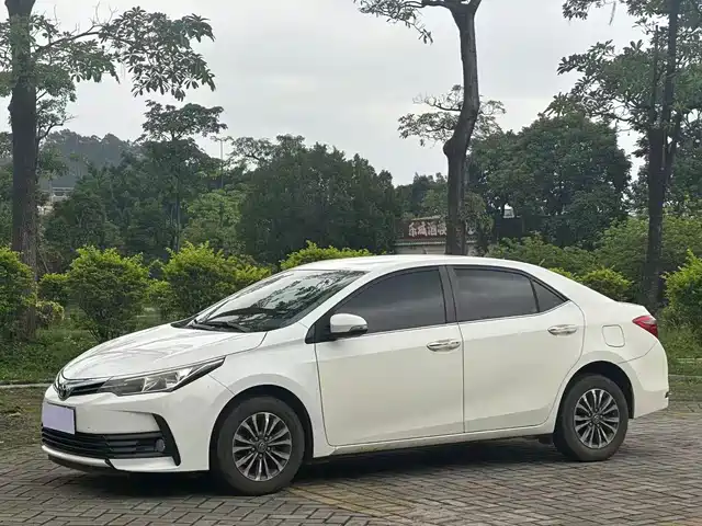 Toyota Corolla Corolla 2017 Facelift 1.2t S-Cvt Gl — фото