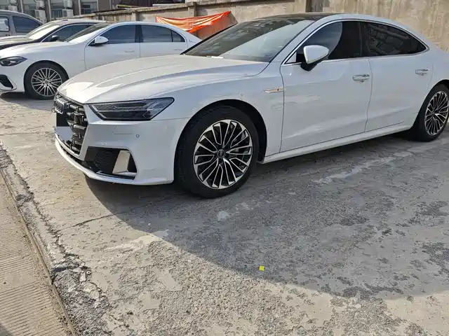 Audi Audi A7l Audi A7l 2024 45 Tfsi Luxury Model — фото