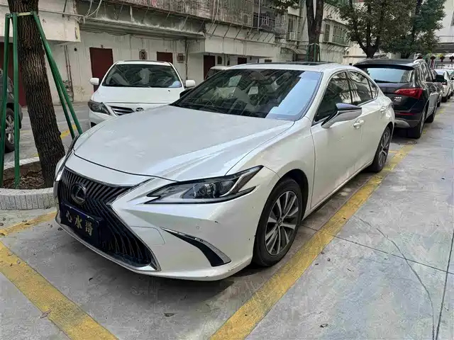 Lexus Lexus Es Lexus Es 2021 200 Deluxe Edition — фото
