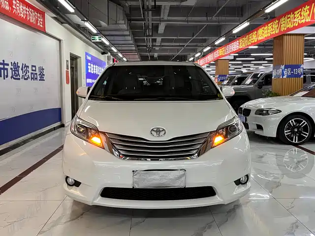 Toyota Land Cruiser (Imported) Land Cruiser (Imported) Lc76 2024 4.0l Automatic — фото