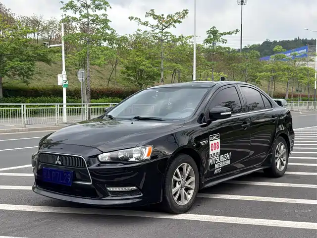 Mitsubishi Winged God Yishen 2015 1.8l Cvt Premium Edition National V — фото