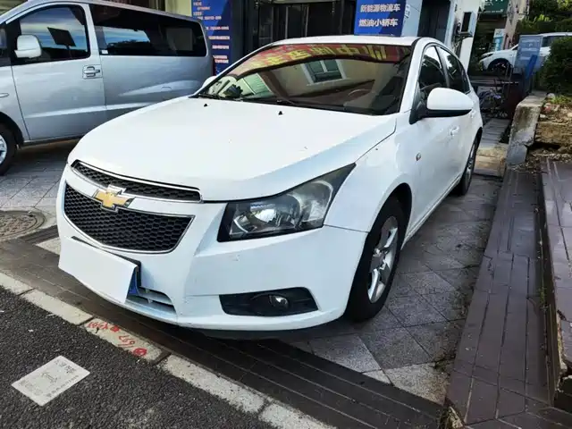 Chevrolet Cruze Cruze 2013 Hatchback 1.6l Automatic Luxury Model — фото
