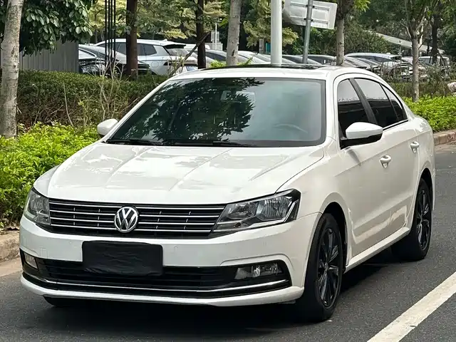 Volkswagen Lavida Lavida 2017 1.6l Automatic Comfort Version — фото