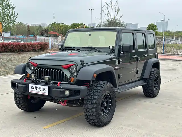 Jeep Wrangler — фото