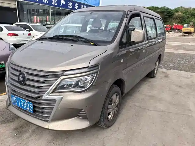 Dongfeng Is Popular Lingzhi Lingzhi 2023 M5l 1.6l Luxury Model 7 Seats — фото