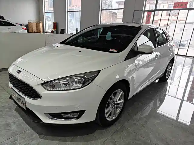 Ford Fox Focus 2017 Hatchback 1.6l Automatic Stylish Smart Mobility Version — фото