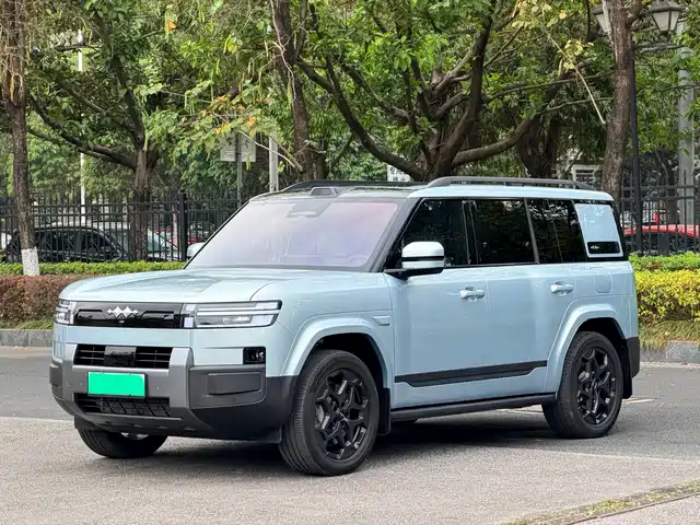 Equation Leopard Titanium 7 Titanium 7 2025 190KM four-wheel drive Ultra version — фото
