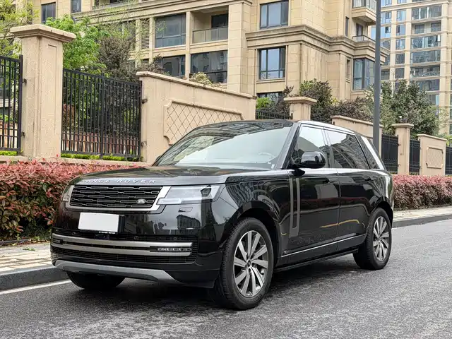 Land Rover Range Rover Range Rover 2023 3.0 L6 400ps Seven-Seater Extended Edition — фото