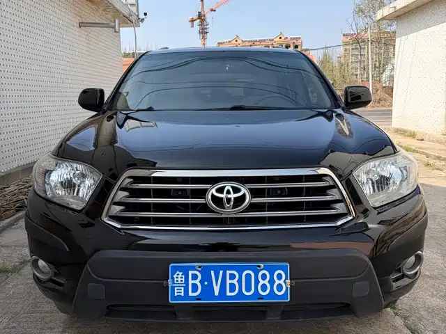 Toyota Highlander Highlander 2011 2.7l 2wd 7-Seat Luxury Version — фото