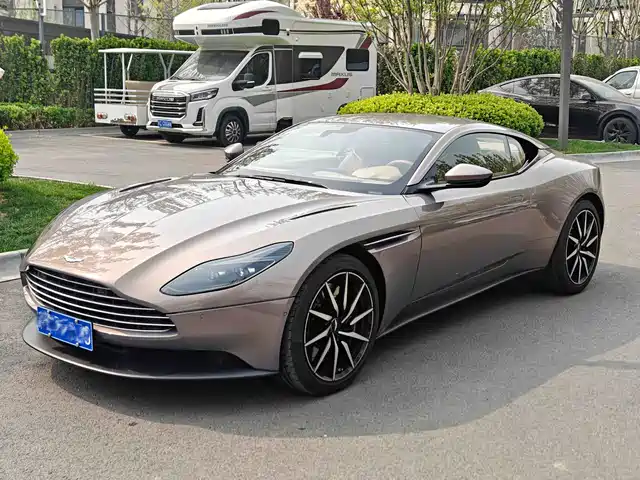 Aston Martin Aston Martin Db11 Aston Martin Db11 2022 4.0t V8 Coupe — фото