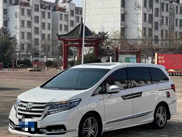 Honda Alison Alison 2019 2.0l Hybrid Deluxe Edition — фото