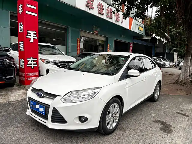 Ford Fox Focus 2012 Sedan 1.6l Automatic Comfort Type — фото