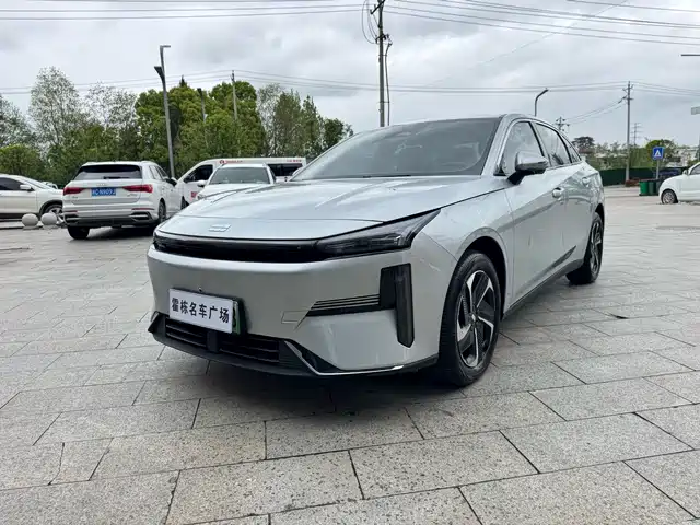 Geely Galaxy Galaxy L6 Galaxy L6 2025 Em-I 140km Starship Edition — фото
