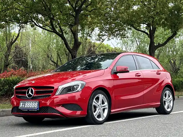 Mercedes-Benz Mercedes-Benz A-Class (Imported) Mercedes-Benz A-Class Import 2015 A 180 — фото