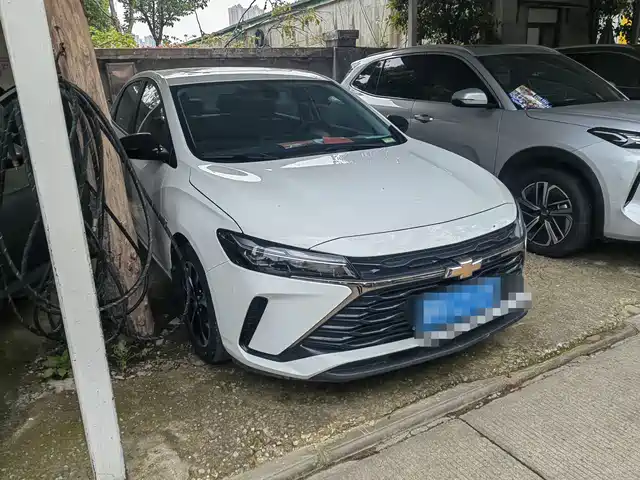 Chevrolet Cruze Cruze 2023 1.3t Mild Hybrid Automatic Exclusive Version — фото
