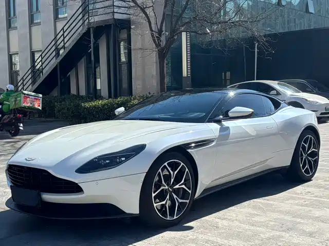 Aston Martin Aston Martin Db11 Aston Martin Db11 2019 4.0t V8 Coupe — фото