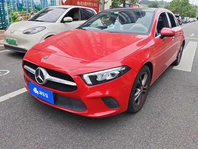 Mercedes-Benz Mercedes-Benz A-Class (Imported) Mercedes-Benz A-Class (Imported) 2019 A 200 Fashion Model — фото