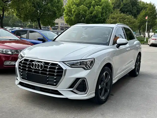 Audi Audi Q3 Audi Q3 2021 35 Tfsi Fashionable And Dynamic — фото